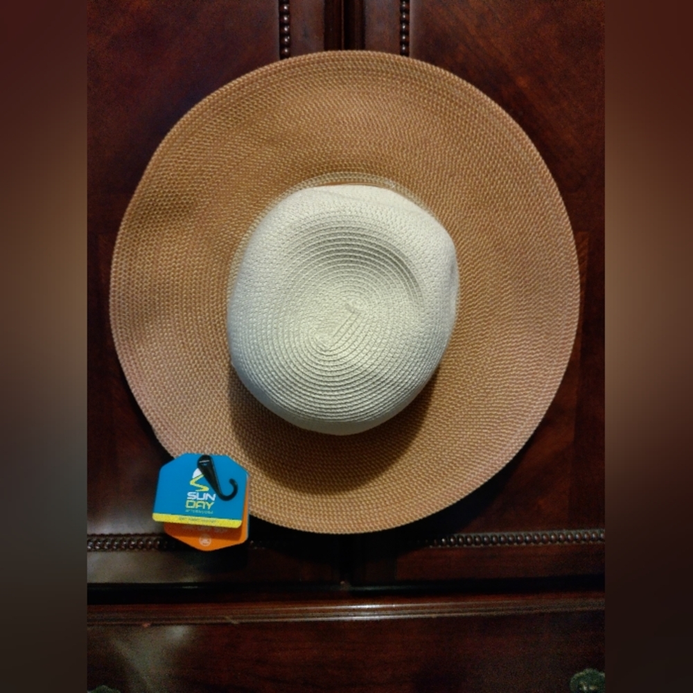 Sunday Afternoons Evelyn Hat.  NWT!